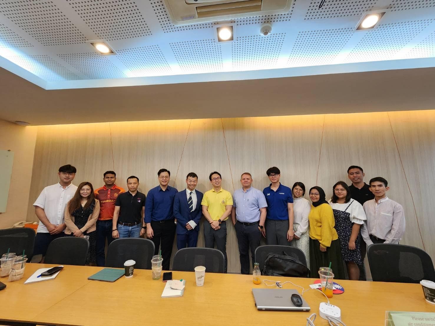 Meeting between faculty members and graduate students of SIIT, Loughborough University and Brunel University London